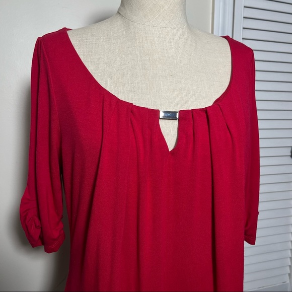 WHBM Red Pleated Scoop-Neck Tee with Cutout, Size M - Picture 6 of 12